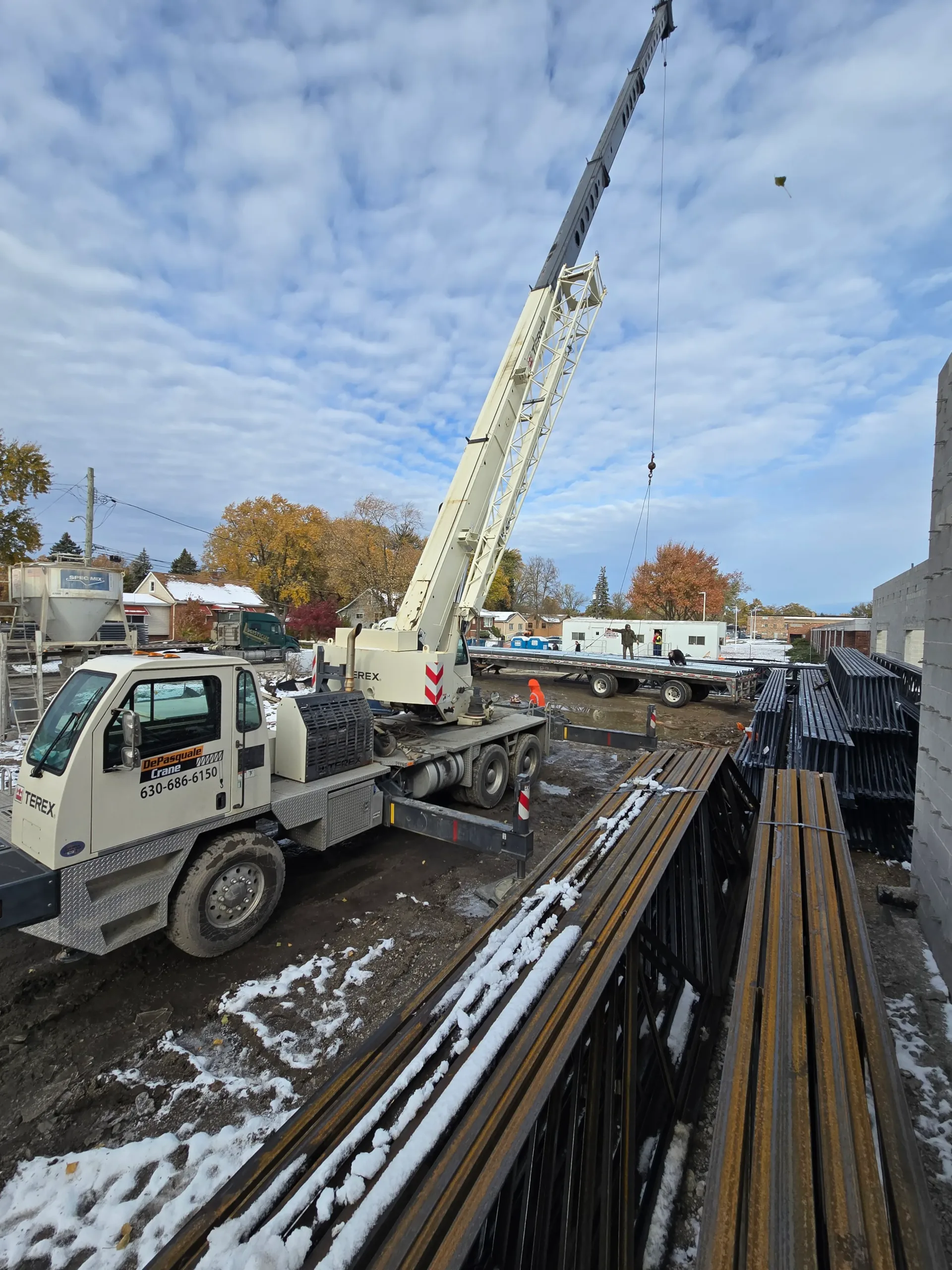 chicago rental crane lifting steel structural material